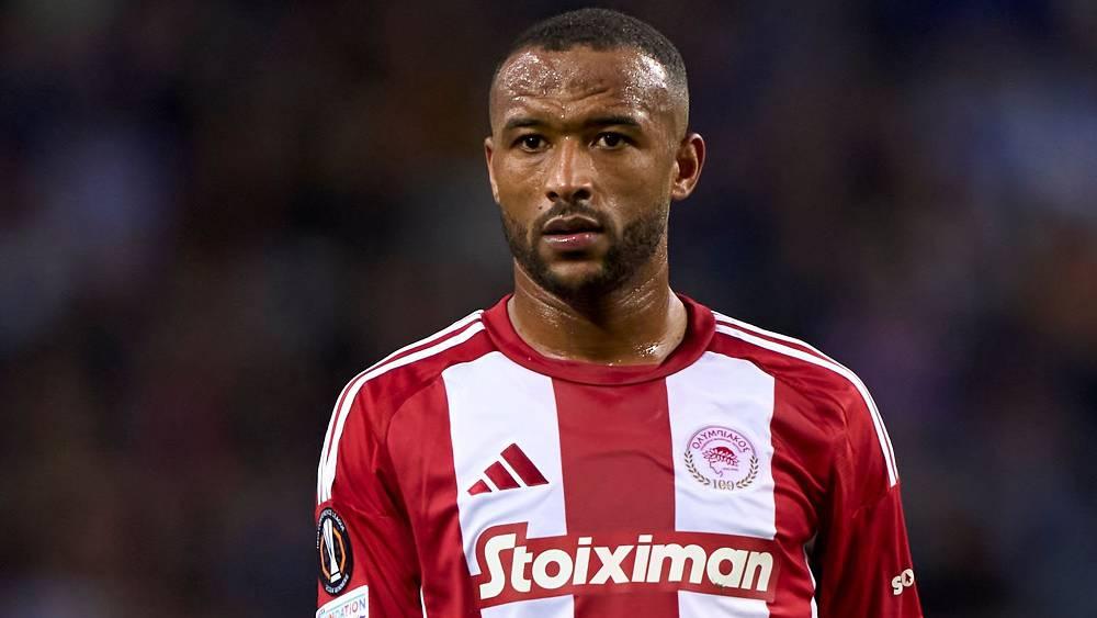 الكعبي يواصل الغياب عن قائمة أولمبياكوس بسبب الإصابة