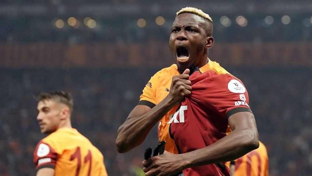 "إذا قدم كل مشجع دولارين سنجمع 70 مليون يورو".. غلطة سراي يطلق حملة لشراء عقد أوسيمين!