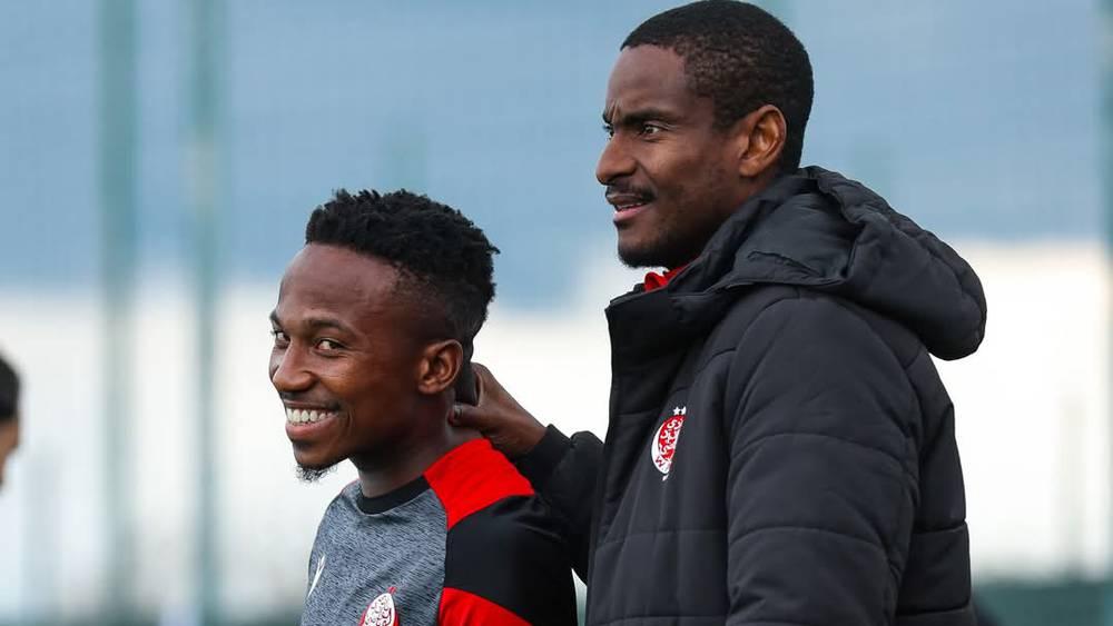 بحضور بوشتة وغياب بوطويل وناسيك.. موكوينا يستدعي 22 لاعبا لمباراة اتحاد طنجة