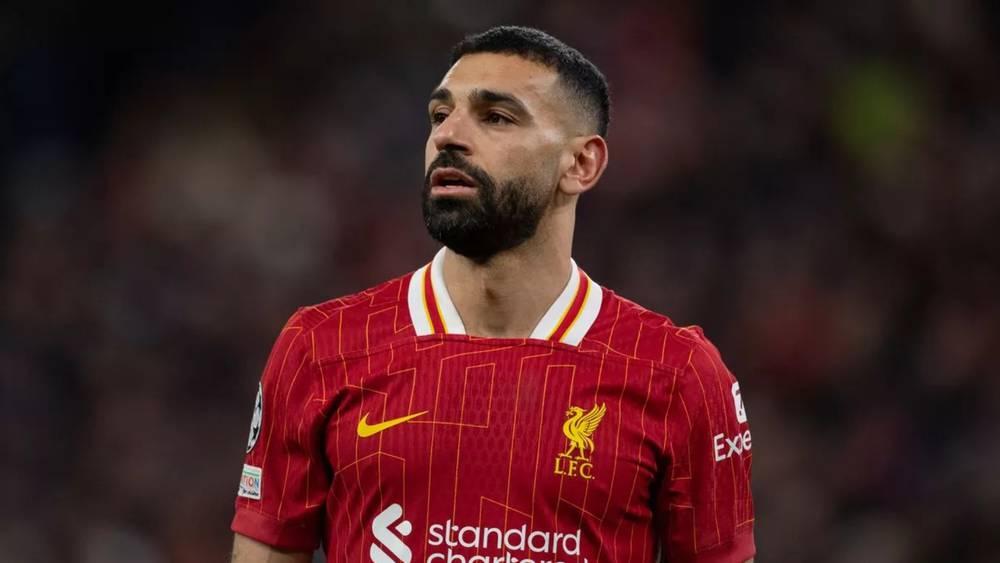 رئيس "الكاف" يكشف موقفه من تتويج صلاح بالكرة الذهبية