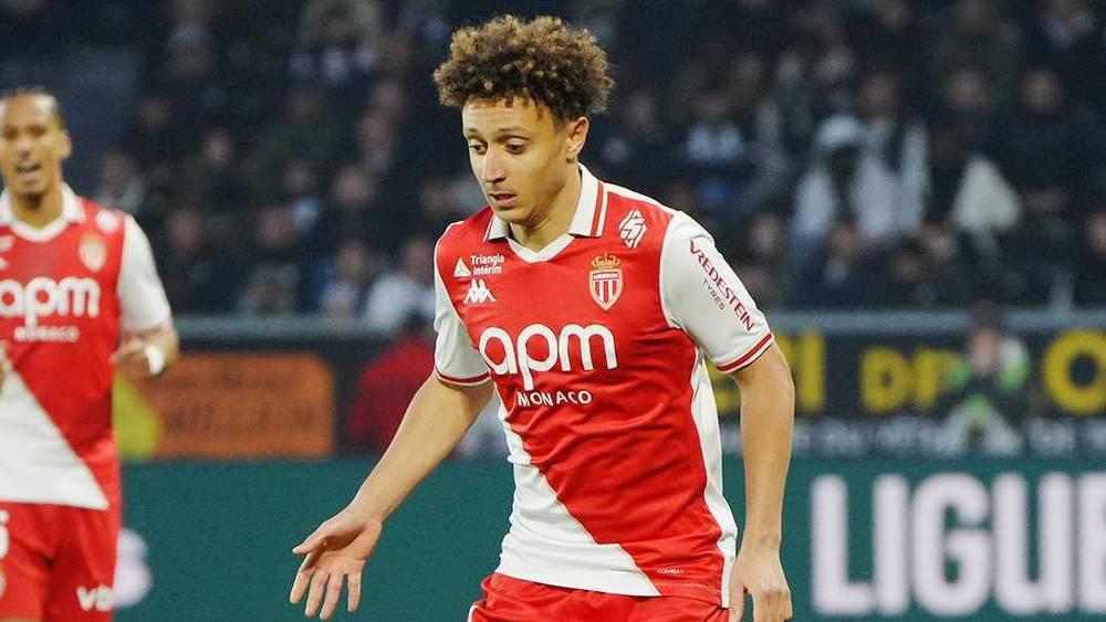 لأول مرة في الدوري الفرنسي.. إفطار اللاعبين المسلمين خلال مباراة أنجيه وموناكو!