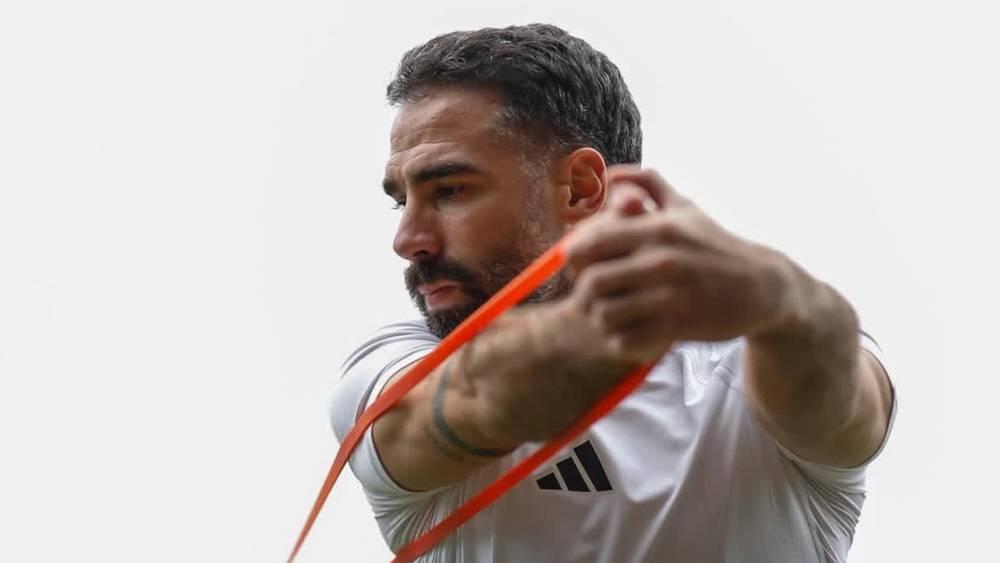 كارفاخال بعد خوض حصة فردية خفيفة: "بمجرد أن تخطو على العشب بحذائك ترى العودة أقرب"