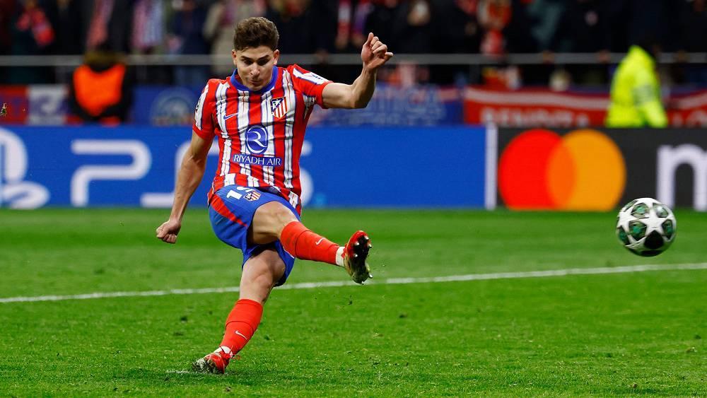 ألفاريز يخرج عن صمته بشأن ركلة الجزاء أمام الريال: "شاهدت اللقطة ألف مرة ولا أشعر أنني لمست الكرة مرتين"