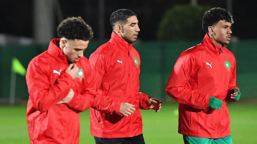 حكيمي يستمر في تداريب المنتخب المغربي ومعسكره رغم غيابه عن مباراة تنزانيا للإيقاف