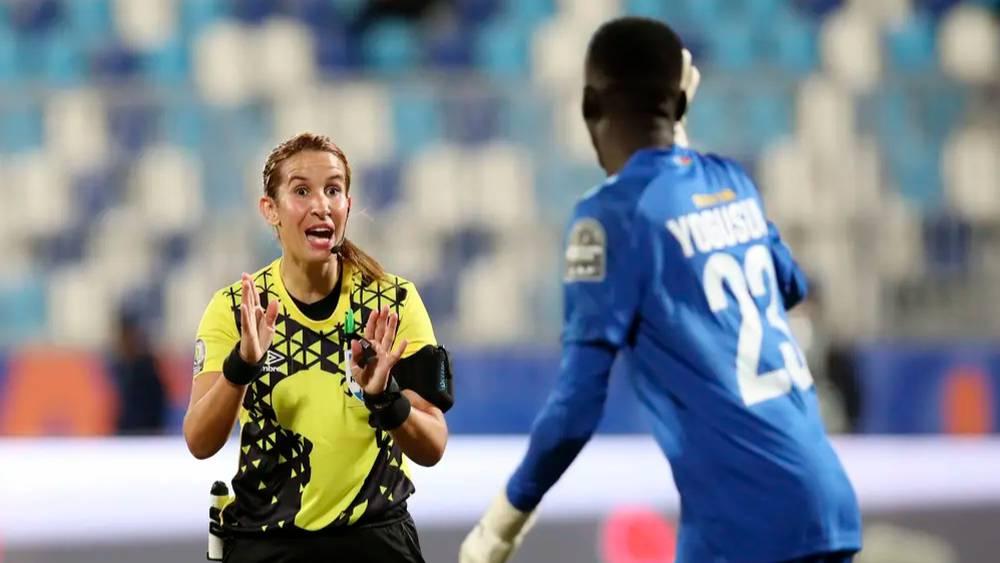 كربوبي: "أشقائي لم يتقبلوا دخولي ميدان التحكيم ونهائي كأس العرش كان نقطة تحول في مسيرتي"