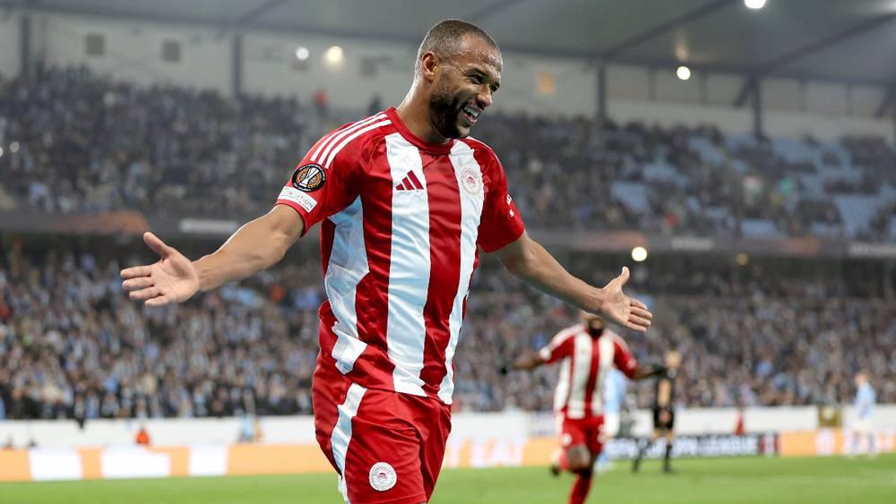 بعد شهر من الغياب.. الكعبي يعود إلى قائمة أولمبياكوس في "الديربي" أمام باناثينايكوس