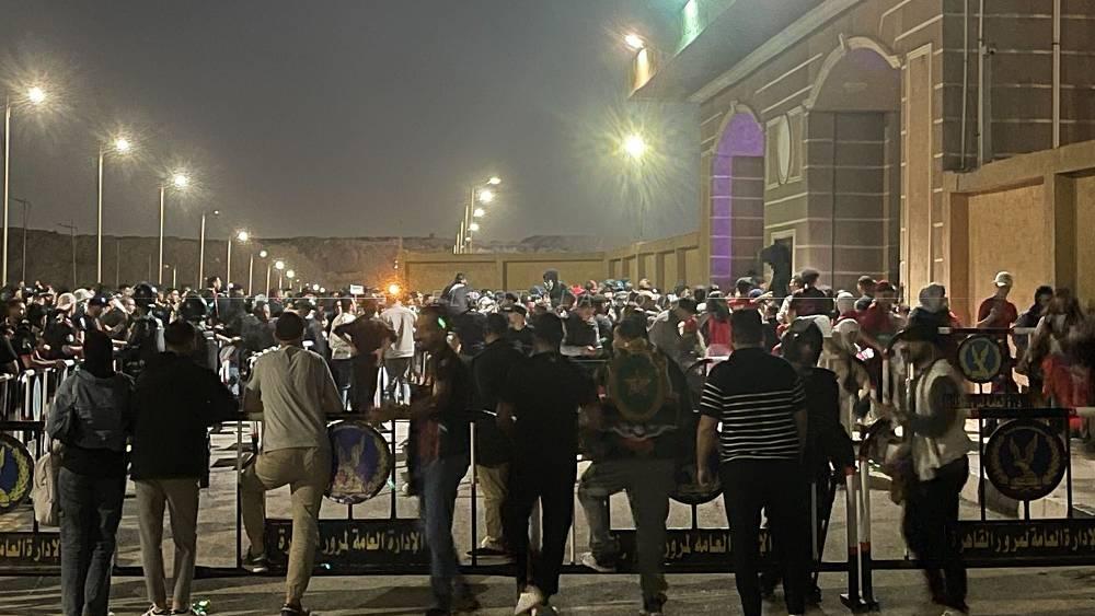 بعد منعه من ولوج الملعب في الشوط الأول.. السماح بدخول جمهور الجيش الملكي لحضور مباراة بيراميدز