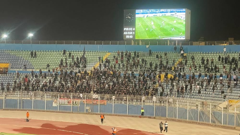 بيراميدز عن منع جماهير الجيش من الدخول: "احتجنا لموافقات أمنية لولوج جميع الأنصار والأمر تأخر حتى الشوط الثاني"