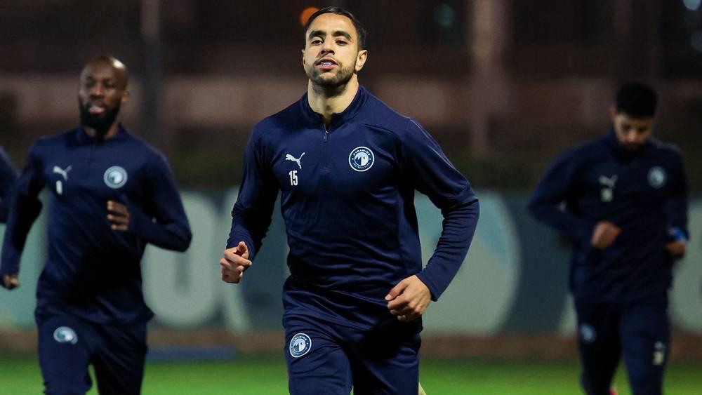 إدارة الجيش الملكي تفاجئ بيراميدز عن غياب ملعب التداريب لأسباب تنظيمية