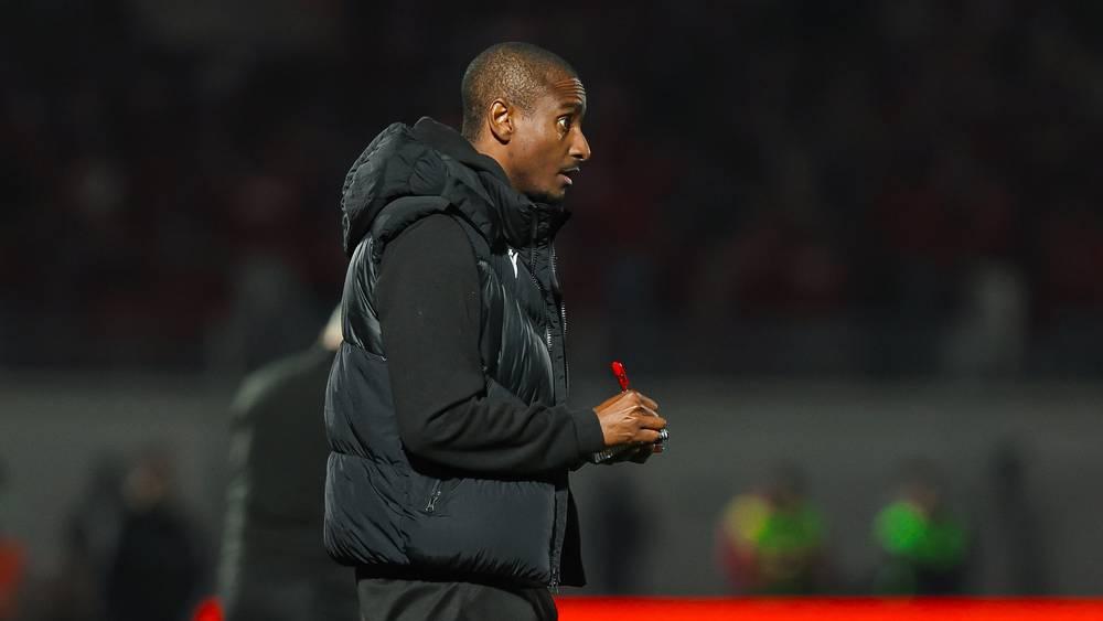 بعد اجتماع إدارة الوداد به لبحث صيغة توافقية للانفصال.. موكوينا يُبدي تشبثه بمنصبه كمدرب للفريق