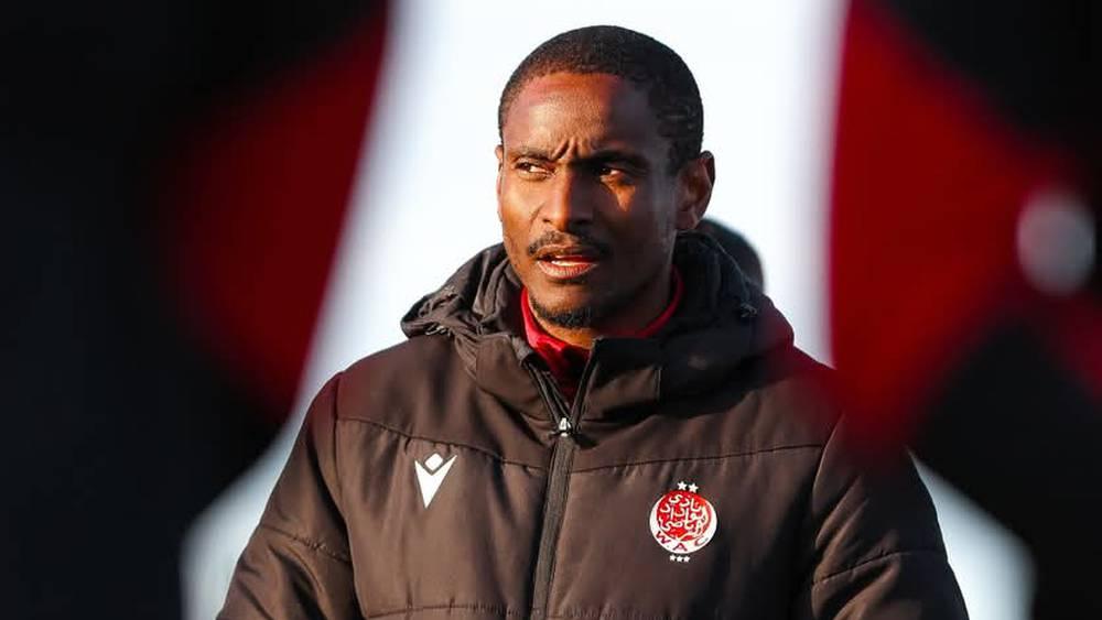 تقرير جنوب أفريقي/ موكوينا وطاقمه دون راتب منذ 8 أشهر والمدرب اقتنى معدات من ماله الخاص