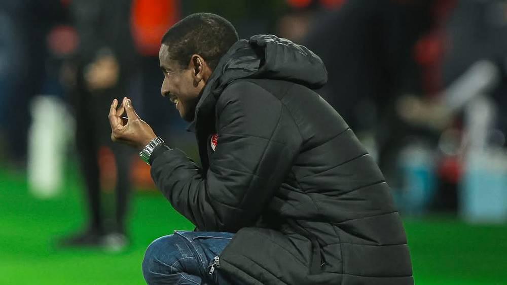 ممثلو موكوينا سيتوجهون للبيضاء لإجراء محادثات حاسمة مع الوداد بشأن مستقبله ورواتبه الشهرية العالقة منذ 8 أشهر