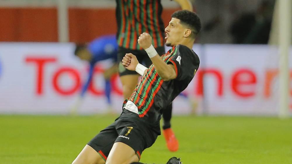 دوري أبطال أفريقيا/ الجيش الملكي ينهي الشوط الأول من مباراته أمام بيراميدز مُتقدِّما بهدف نظيف