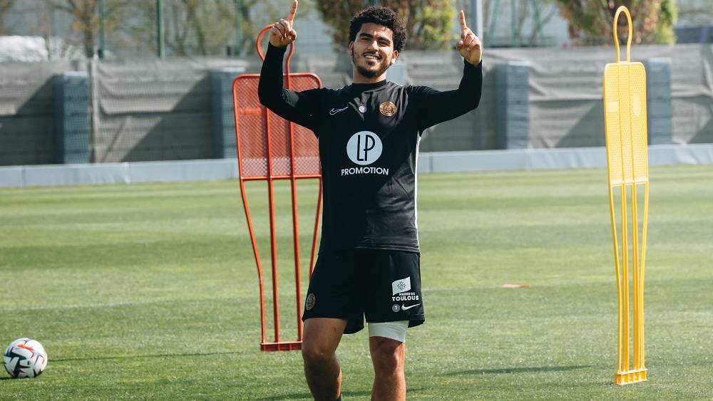 بعد غيابه لقرابة شهرين.. أبو خلال يعود للتداريب الجماعية لتولوز ومدربه يؤكد: "إنه يشعر بتحسن لكنه لن يكون جاهزا لمباراة الغد"