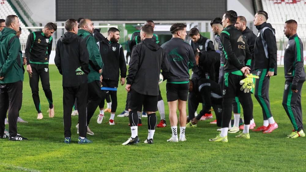 شباب قسنطينة يدخل معسكرا مغلقا قبل السفر إلى المملكة تأهبا لمواجهة نهضة بركان