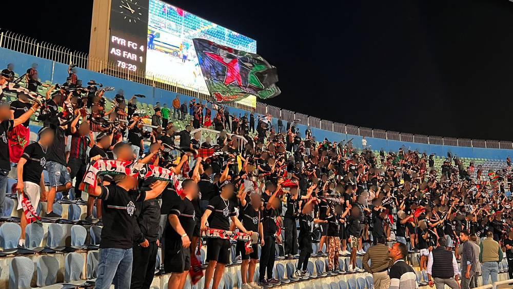 فصيل "بلاك آرمي" يعلن مقاطعته لمباراة اتحاد تواركة والجيش الملكي احتجاجا على تخصيص 300 تذكرة لـ"العساكر"