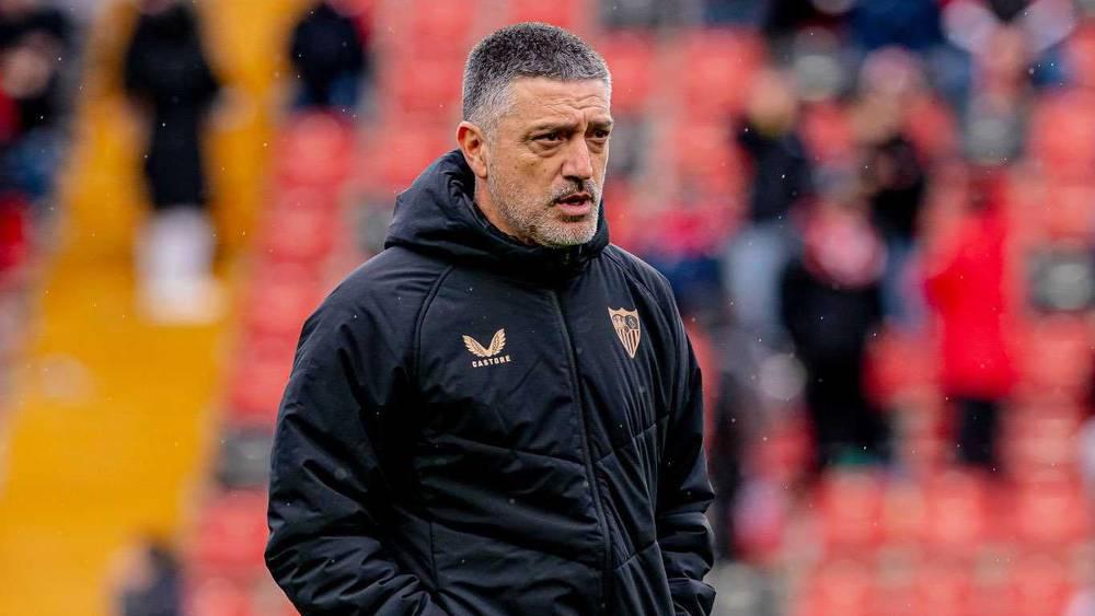 رسميا/ إشبيلية يعلن إقالة مدربه غارسيا بيميينتا