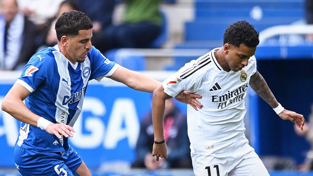 ريال مدريد "المنقوص عدديا" يتعافى بفوزه على  ألافيس ويُقلص الفارق مع برشلونة إلى 4 نقاط