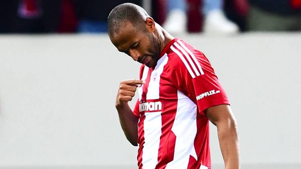 الكعبي يقود أولمبياكوس للفوز على آيك أينا (1-0) والتتويج بلقب الدوري اليوناني