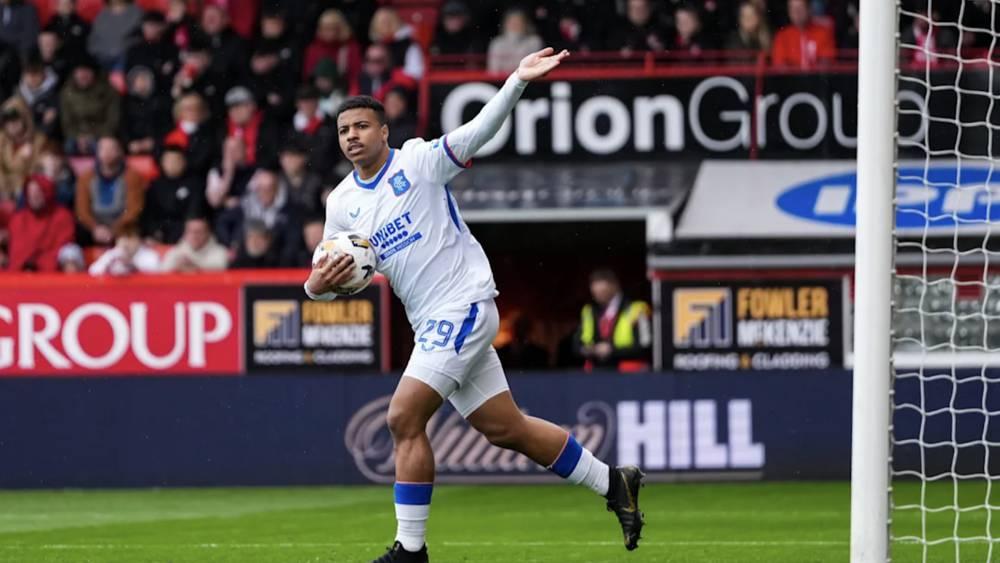 إيغامان لـ"البطولة": "سعيد بهدفي الـ15 لكن كنا نطمح للفوز على أبردين وحضوري في معسكر المنتخب الوطني منحني دافعاً أكبر لمواصلة الاجتهاد"