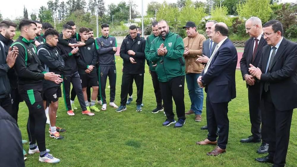 تكفلت بمصاريف النادي في المغرب.. وزارة الشباب والرياضة الجزائرية تدعم شباب قسنطينة قبل مواجهة نهضة بركان