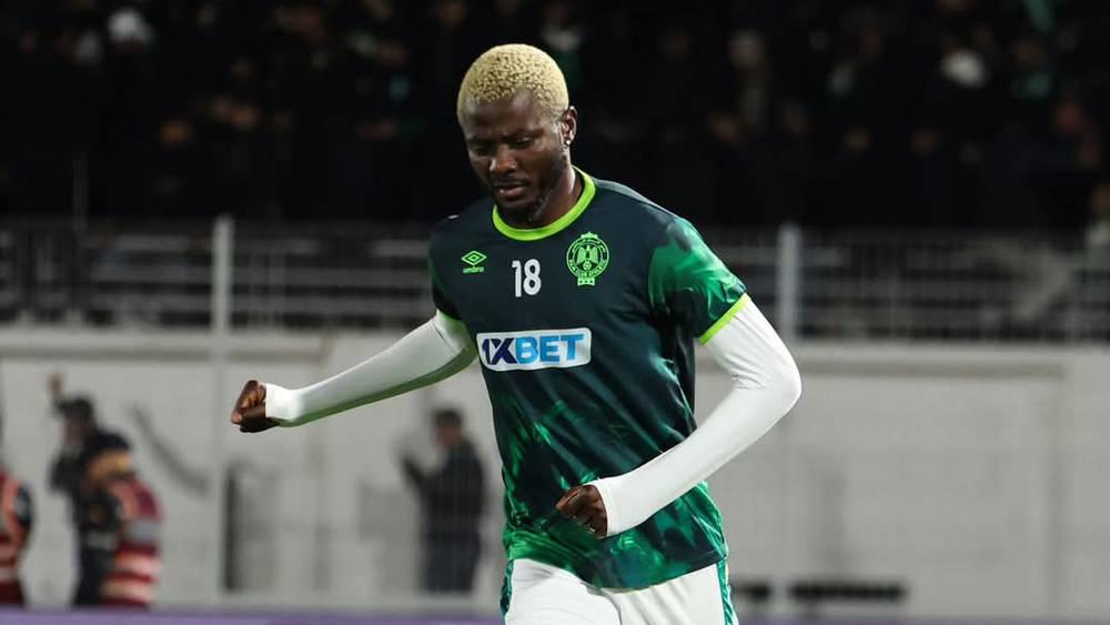 بيكورو يلوّح بفسخ عقده مع الرجاء بسبب مستحقاته المالية