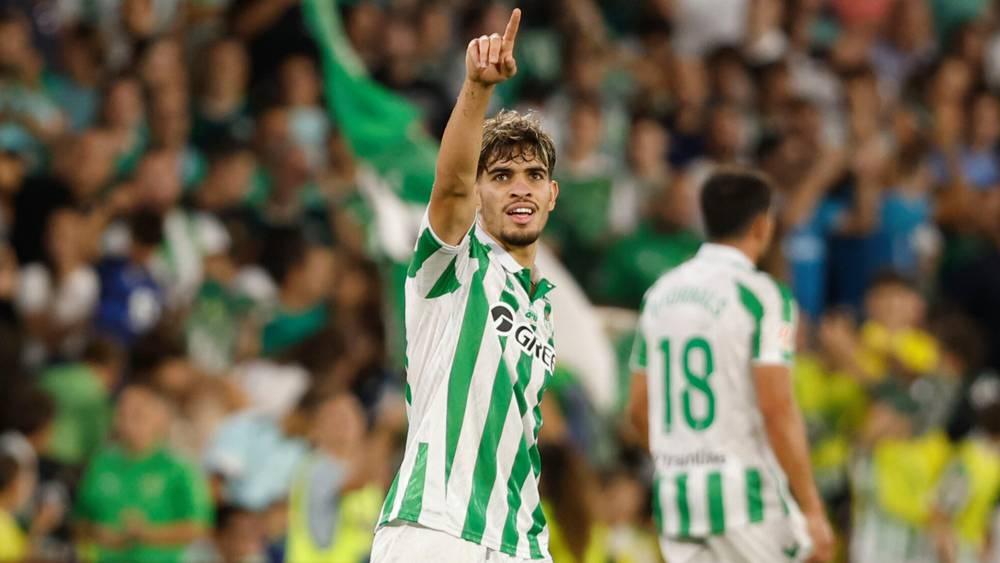 الزلزولي حاضر في قائمة ريال بيتيس ضد جيرونا