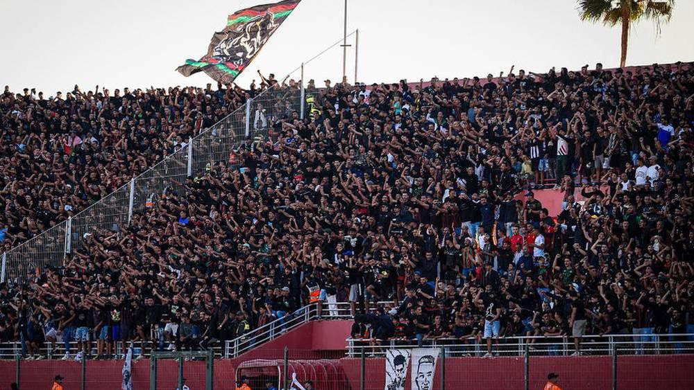 الجيش الملكي يطرح تذاكر مباراته ضد شباب السوالم يومه الإثنين ويُحدد أثمنتها في 30 و50 درهما