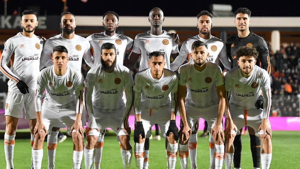 كأس الكونفدرالية/ نهضة بركان يخوض مواجهة شباب قسنطينة بالقميص الأبيض