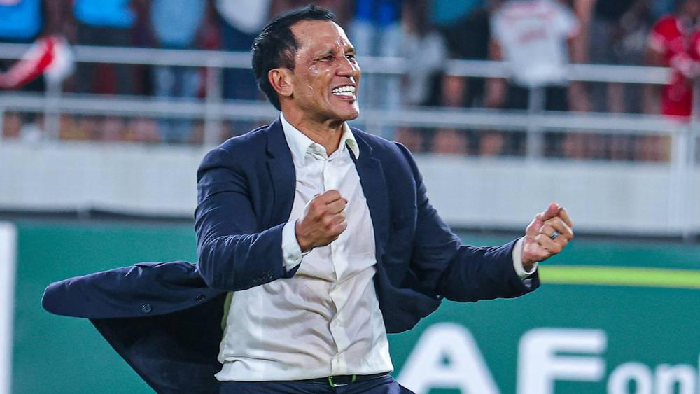 ديفيدز (مدرب سيمبا) قبل مواجهة نهضة بركان: "لا أريد الاحتفال ببلوغ النهائي بل سنحاول التتويج بكأس الكونفدرالية"