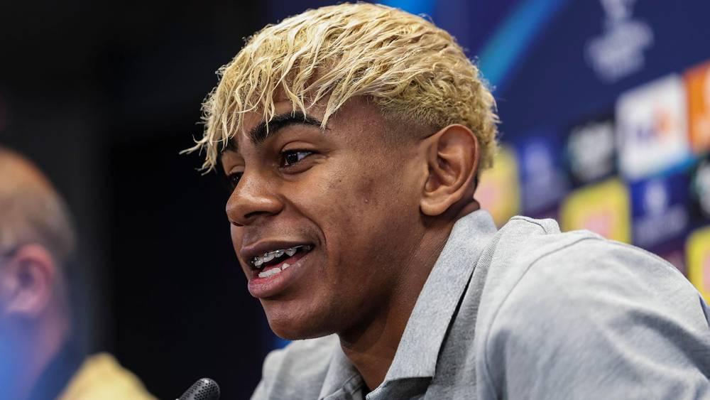 يامال: "لا أقارن نفسي بأحد حتى ميسي وصبغت شعري قبل الكلاسيكو لأنني أشعر بالملل في المنزل"