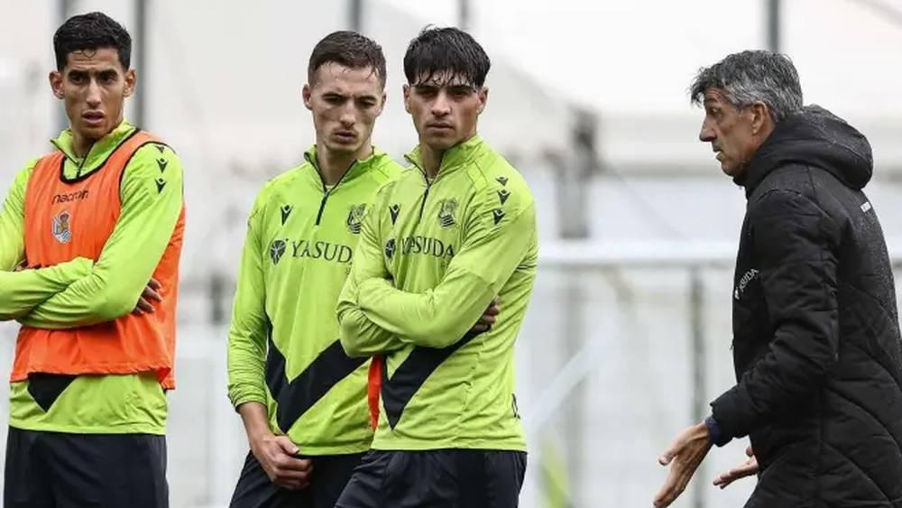 بعد غيابه لمدة شهر بسبب الإصابة.. أكرد يعود إلى تداريب ريال سوسيداد قبل "الديربي" أمام أتلتيك بلباو