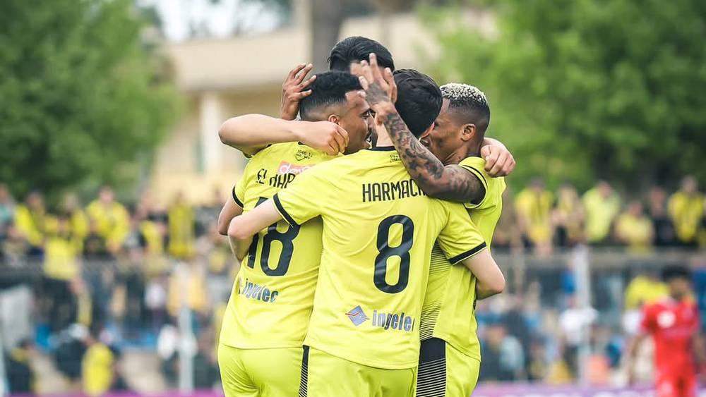 المغرب الفاسي يُسقط الشباب السالمي بثنائية ويشدد الخناق على أندية المقدمة