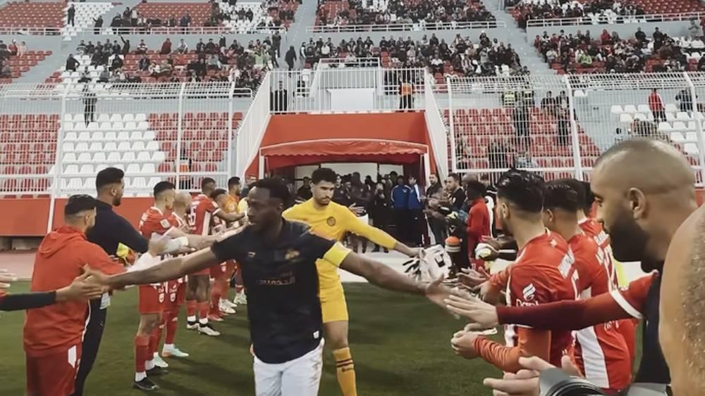 النادي المكناسي يُقيم ممرا شرفيا للاعبي نهضة بركان بعد تتويجهم بلقب البطولة الاحترافية