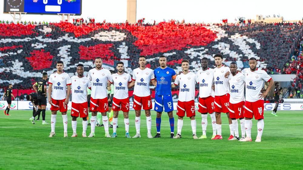 التشكيلة الرسمية للوداد أمام الشباب السالمي.. بنعبيد في الحراسة ومايلولا فاتيحي وأوبينغ في الخط الأمامي