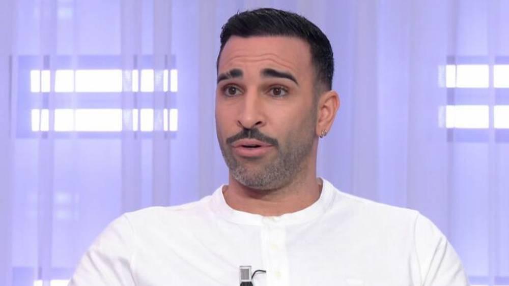 عادل رامي: "يمكنني العيش في مراكش أو دبي أو بالي دون أن أعمل.. لكنني أحتاج للاشتغال حتى أشعر بالحياة رغم أن الضّرائب في فرنسا مرتفعة"