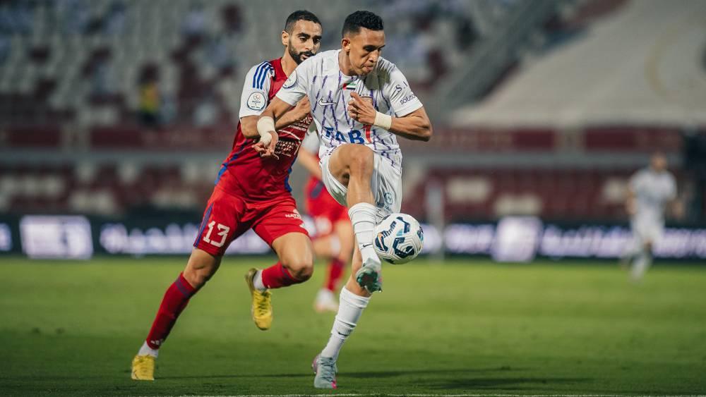 رحيمي يسجل هدفه الـ11 هذا الموسم في الدوري الإماراتي ويساهم في فوز العين على الشارقة (0-3)