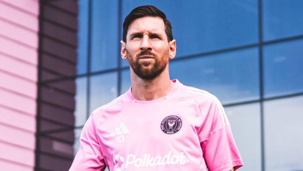 ميسي يستعد للكشف عن هدفه المفضل في مسيرته من أجل تحويله لعمل فني تُخصص إيراداته لمشروع خيري