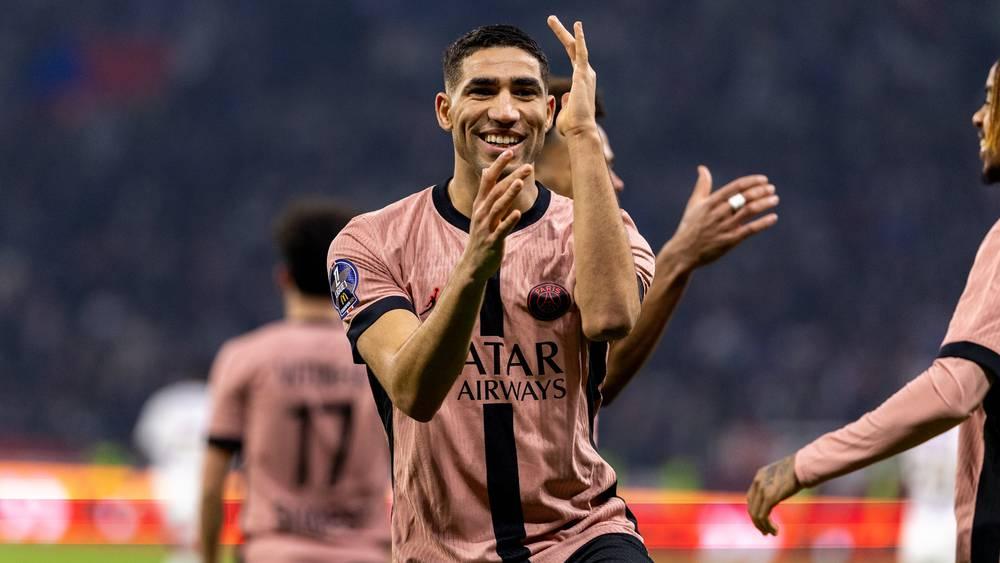 حكيمي يُسجل عودته للتشكيلة الرسمية لسان جيرمان أمام أوكسير في أمسية رفع لقب "الليغ 1"