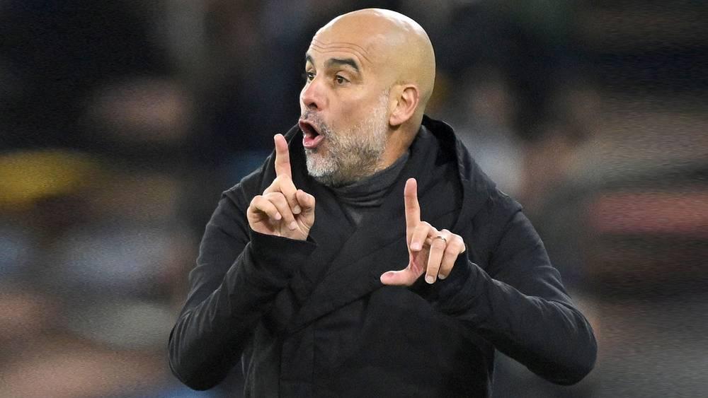 غوارديولا: "إذا لم يتم تقليص قائمة لاعبي مانشستر سيتي سوف أستقيل من منصبي"