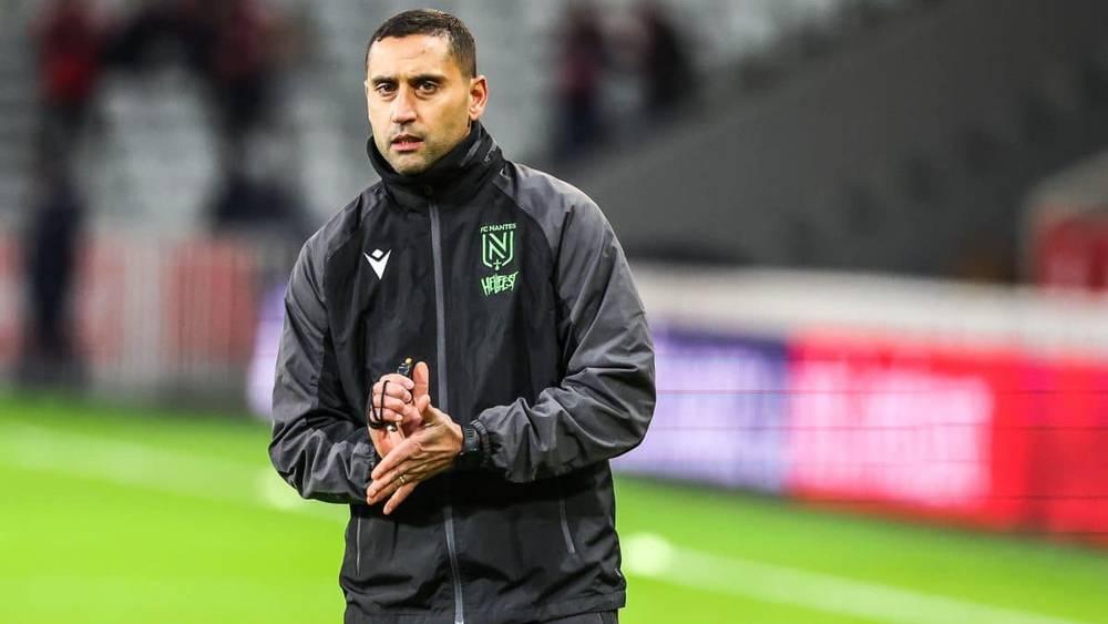 بعد إقالة المدرب كومبواري.. لاعبو نانت الفرنسي يرغبون في تعيين المغربي قنطاري لقيادة الفريق