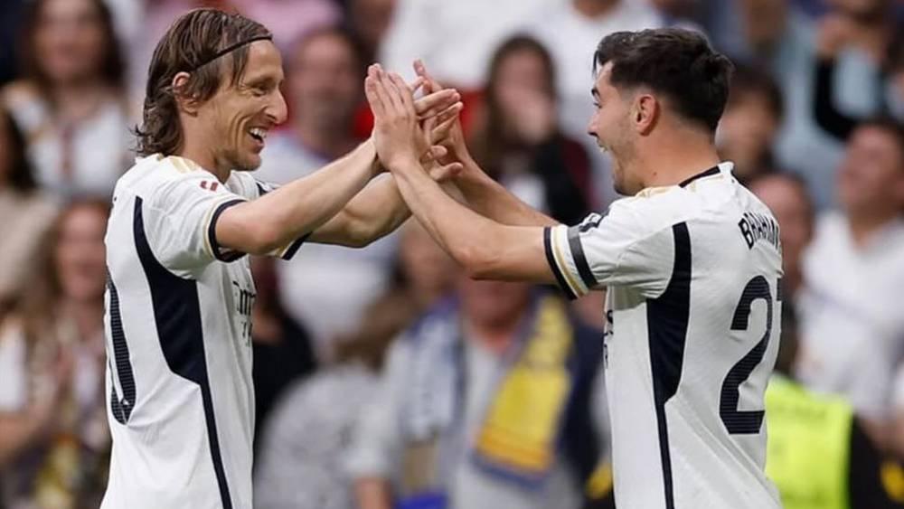 دياز في رسالة لمودريتش: "قَولُ وداعا لأسطورة مثلك أمر صعب ولن أنسى أبدا كيف عاملتني"