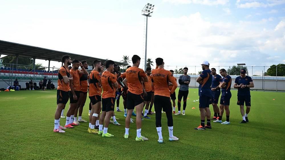 الشعباني ينتظر الحصة التدريبية الأخيرة لنهضة بركان من أجل الحسم في مشاركة منعوت وفاليري أمام سيمبا