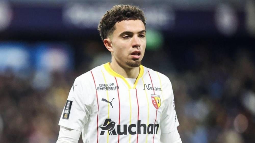 "فوت ميركاتو"/ الإصابة ستُبعد العيناوي عن معسكر المنتخب المغربي القادم بعدما كان قد اختار تمثيل "الأسود"