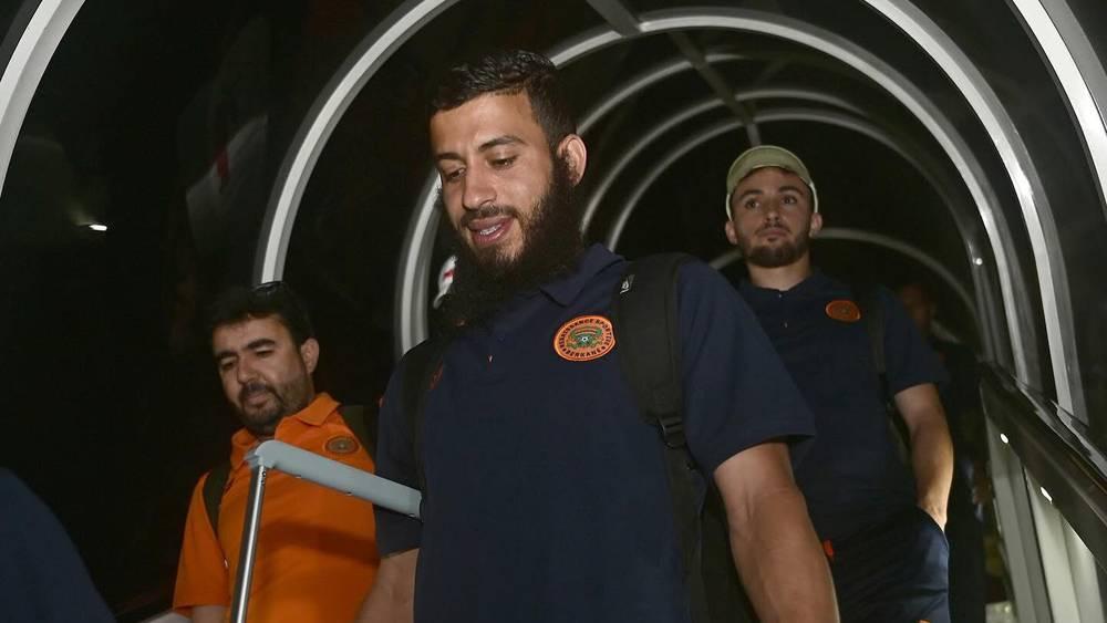 تحت استقبال الجماهير.. بعثة نهضة بركان تصل إلى المغرب بعد العودة بكأس الكونفدرالية من تنزانيا