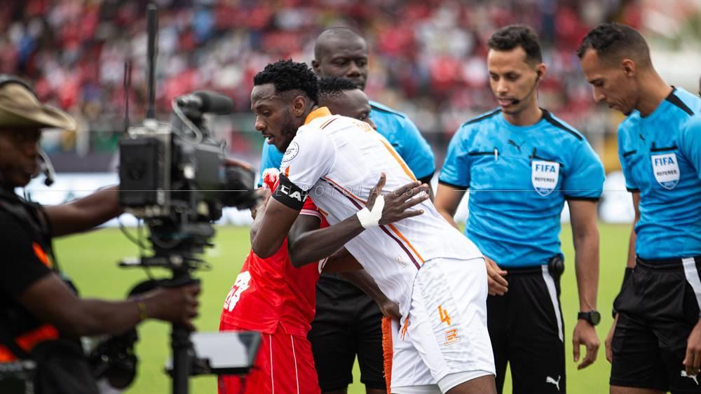 الكاف يفتح تحقيقا ضد سيمبا بعد الأحداث المرافقة لنهائي كأس الكونفدرالية أمام نهضة بركان