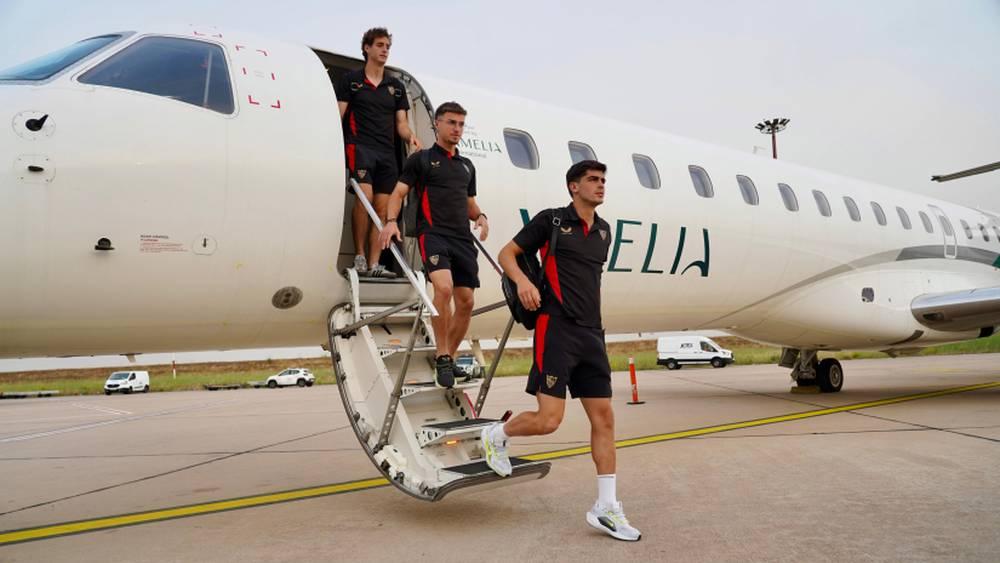 نادي إشبيلية الإسباني يصل إلى مدينة الدار البيضاء تأهبا لمواجهة الوداد الرياضي وديا