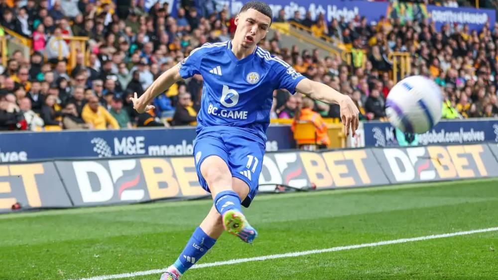 ليستر سيتي يحدد أسماء لاعبيه المغادرين هذا الصيف والقائمة تخلو من الخنوس