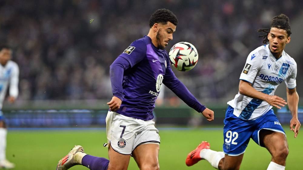 أبو خلال يقترب من مغادرة تولوز وسط اهتمام أندية أوروبية