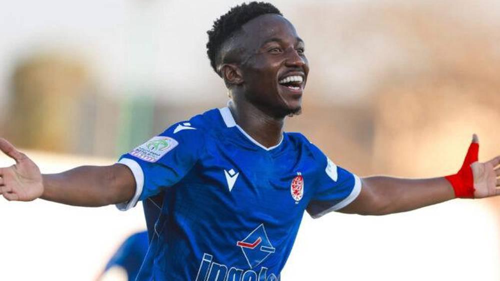 طاقم الوداد يترقب عودة مايلولا من جنوب أفريقيا